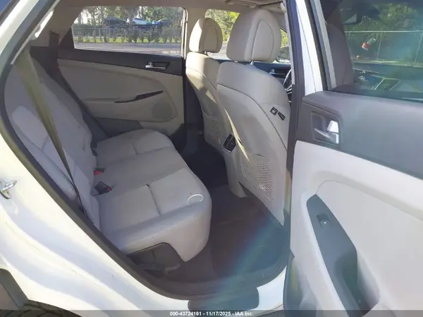 KM8J3CA21HU571929 2017 HYUNDAI TUCSON - Image 8