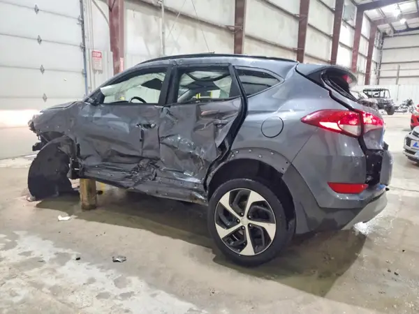 KM8J3CA21JU624411 2018 HYUNDAI TUCSON - Image 2