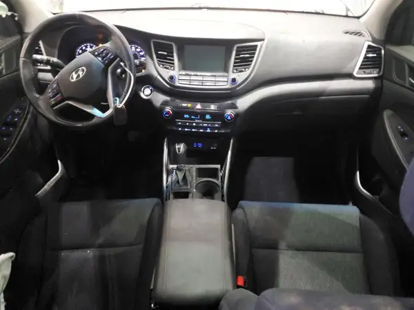 KM8J3CA21JU624411 2018 HYUNDAI TUCSON - Image 8
