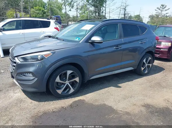 KM8J3CA21JU625848 2018 HYUNDAI TUCSON - Image 2