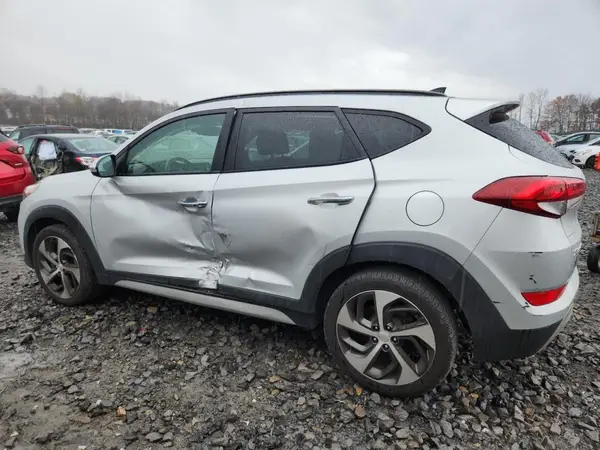 KM8J3CA21JU627079 2018 HYUNDAI TUCSON - Image 2
