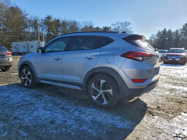 KM8J3CA21JU627356 2018 HYUNDAI TUCSON - Image 2
