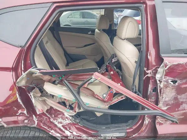 KM8J3CA21JU634601 2018 HYUNDAI TUCSON - Image 8
