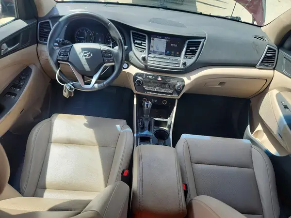 KM8J3CA21JU645811 2018 HYUNDAI TUCSON - Image 8