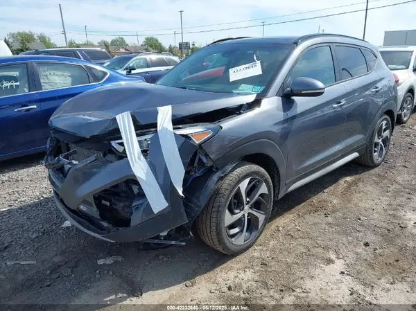 KM8J3CA21JU646067 2018 HYUNDAI TUCSON - Image 2