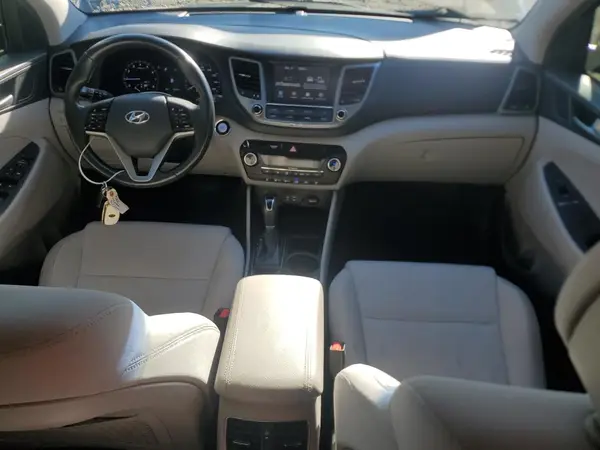 KM8J3CA21JU657103 2018 HYUNDAI TUCSON - Image 8