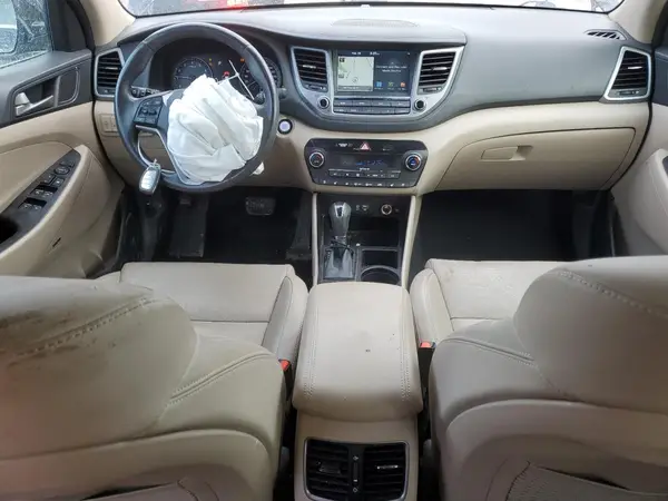 KM8J3CA21JU665900 2018 HYUNDAI TUCSON - Image 8