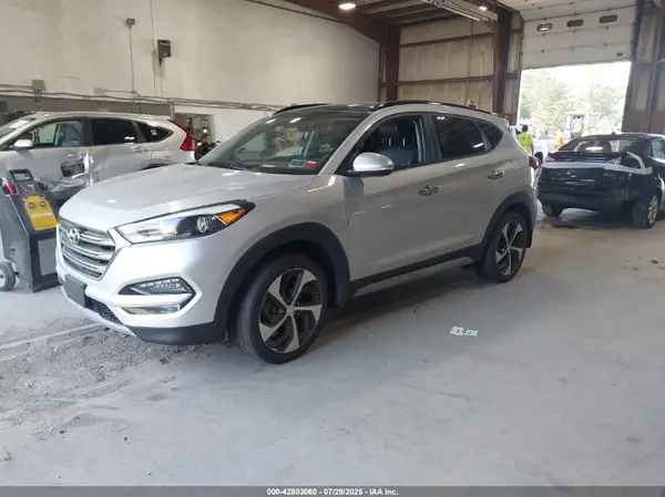KM8J3CA21JU666027 2018 HYUNDAI TUCSON - Image 2
