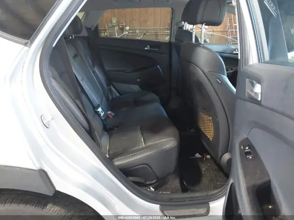 KM8J3CA21JU666027 2018 HYUNDAI TUCSON - Image 8