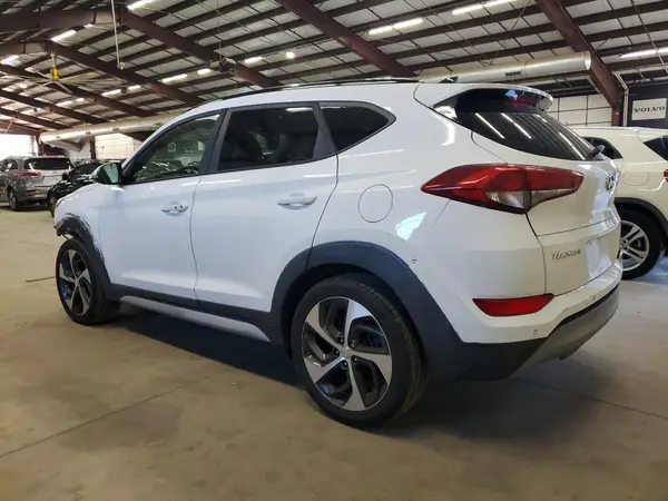 KM8J3CA21JU669431 2018 HYUNDAI TUCSON - Image 2
