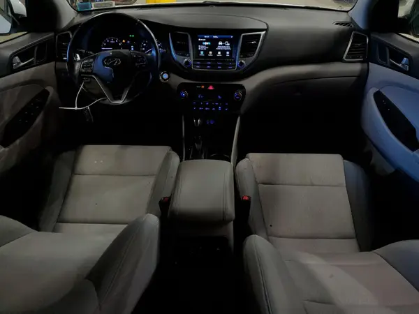 KM8J3CA21JU669431 2018 HYUNDAI TUCSON - Image 8