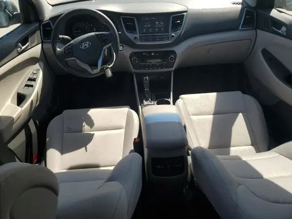 KM8J3CA21JU687735 2018 HYUNDAI TUCSON - Image 8