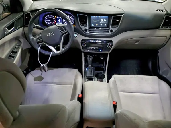 KM8J3CA21JU688156 2018 HYUNDAI TUCSON - Image 8