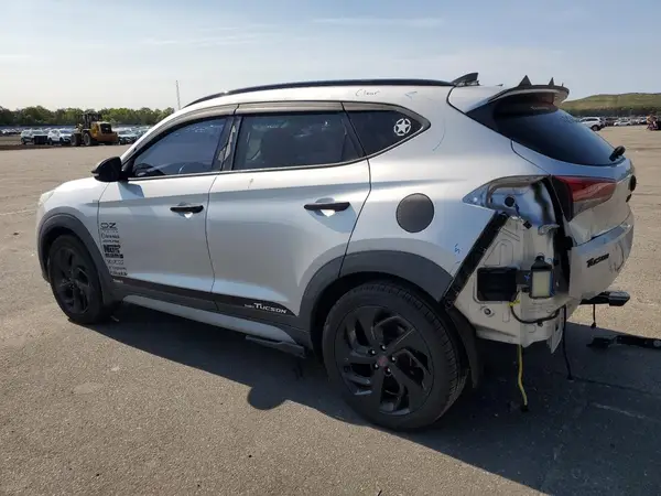 KM8J3CA21JU691722 2018 HYUNDAI TUCSON - Image 2