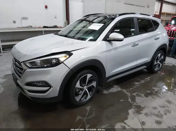 KM8J3CA21JU695365 2018 HYUNDAI TUCSON - Image 2