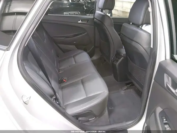 KM8J3CA21JU695365 2018 HYUNDAI TUCSON - Image 8