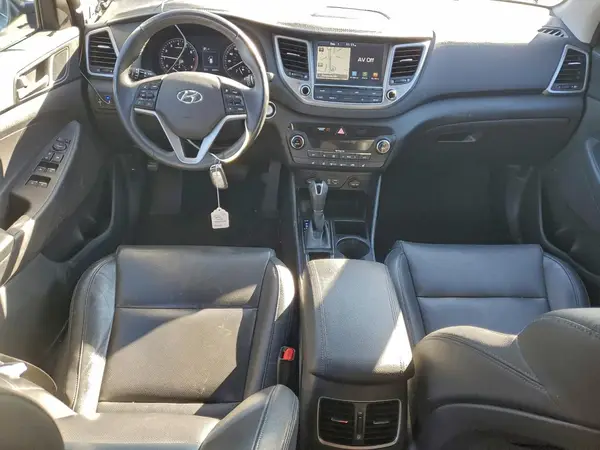 KM8J3CA21JU725318 2018 HYUNDAI TUCSON - Image 8