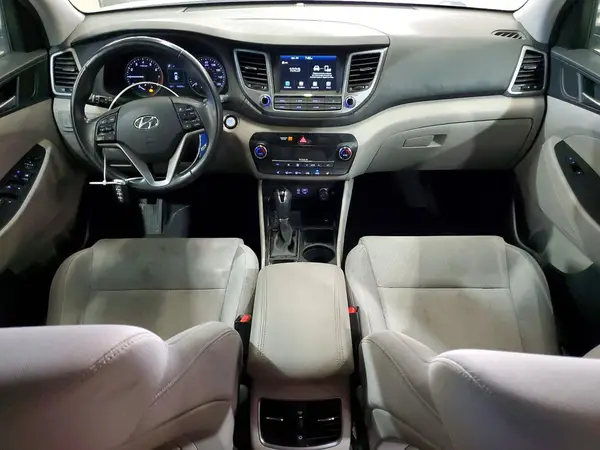 KM8J3CA21JU727523 2018 HYUNDAI TUCSON - Image 8