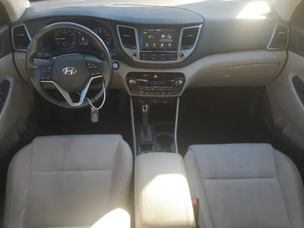 KM8J3CA21JU728400 2018 HYUNDAI TUCSON - Image 8