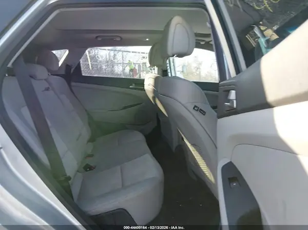 KM8J3CA21JU748131 2018 HYUNDAI TUCSON - Image 8