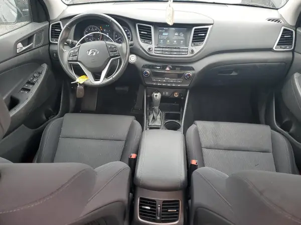 KM8J3CA21JU750980 2018 HYUNDAI TUCSON - Image 8