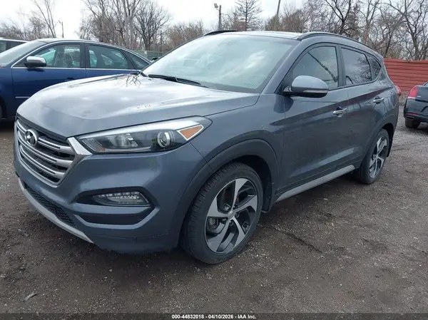 KM8J3CA21JU752664 2018 HYUNDAI TUCSON - Image 2