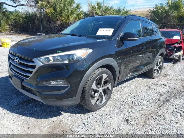 KM8J3CA21JU757332 2018 HYUNDAI TUCSON - Image 2