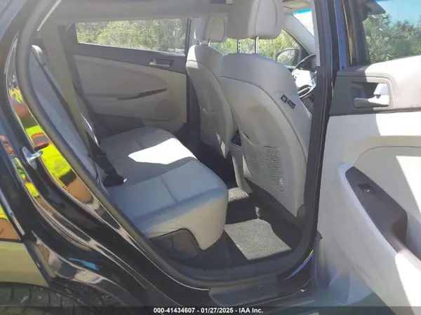 KM8J3CA21JU757332 2018 HYUNDAI TUCSON - Image 8