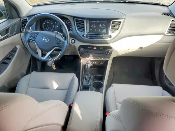 KM8J3CA21JU757413 2018 HYUNDAI TUCSON - Image 8