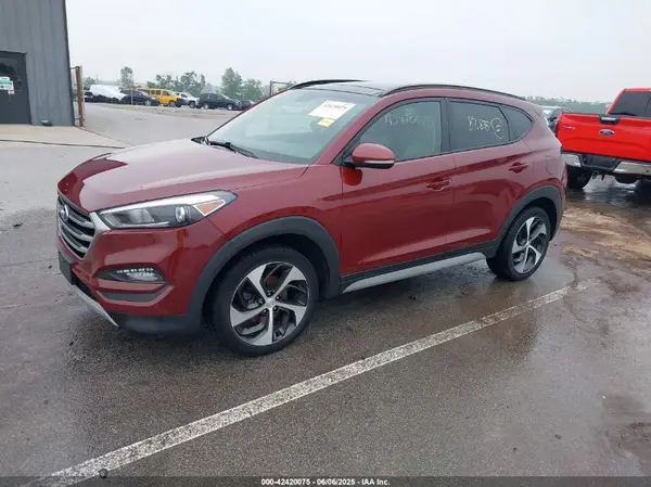 KM8J3CA21JU784014 2018 HYUNDAI TUCSON - Image 2