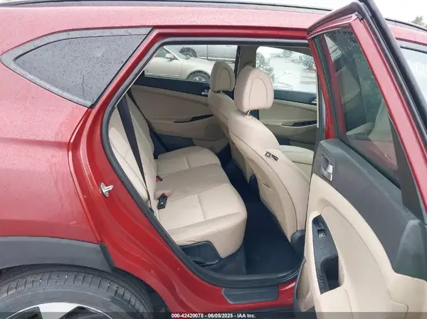 KM8J3CA21JU784014 2018 HYUNDAI TUCSON - Image 8