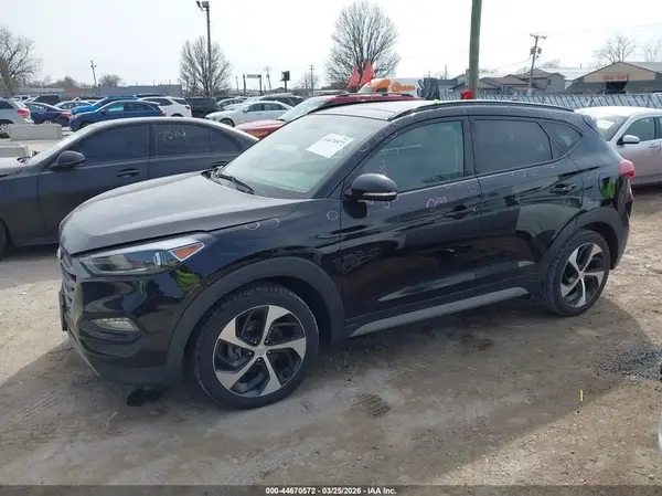 KM8J3CA21JU799628 2018 HYUNDAI TUCSON - Image 2