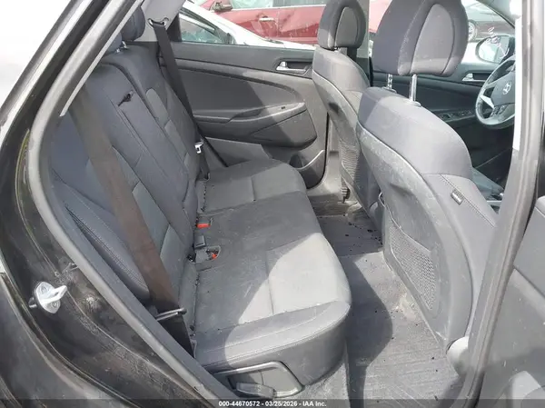 KM8J3CA21JU799628 2018 HYUNDAI TUCSON - Image 8