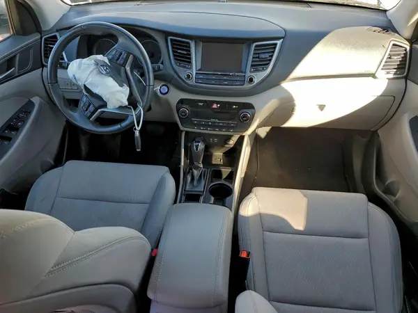 KM8J3CA21JU810627 2018 HYUNDAI TUCSON - Image 8