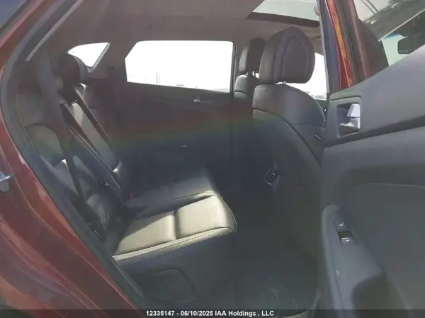KM8J3CA21JU815570 2018 HYUNDAI TUCSON - Image 8