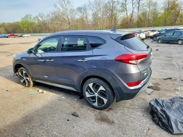 KM8J3CA21JU820770 2018 HYUNDAI TUCSON - Image 2