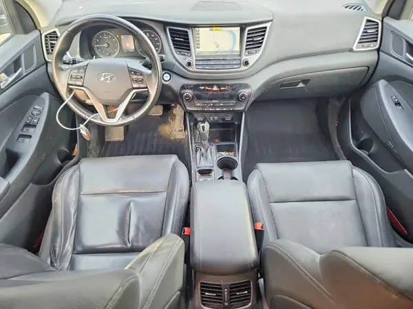 KM8J3CA21JU820770 2018 HYUNDAI TUCSON - Image 8