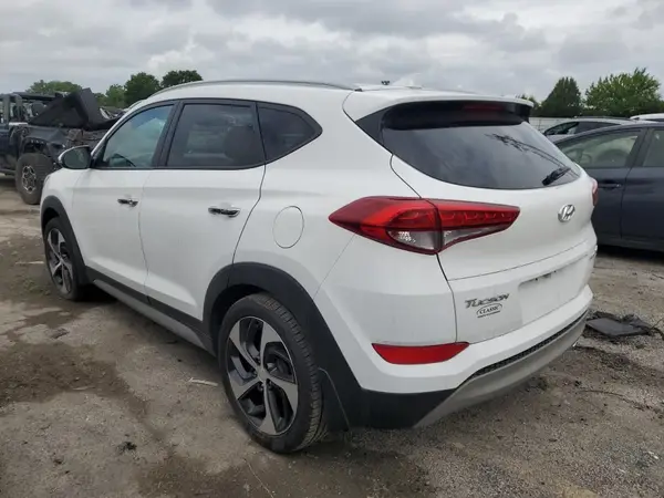 KM8J3CA21JU825418 2018 HYUNDAI TUCSON - Image 2