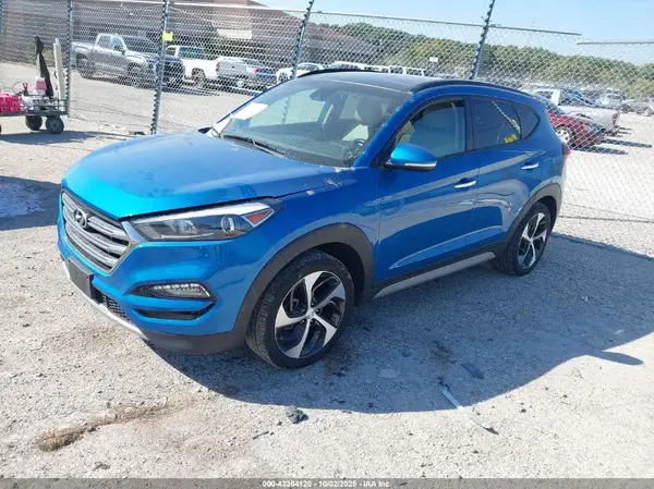 KM8J3CA21JU828917 2018 HYUNDAI TUCSON - Image 2