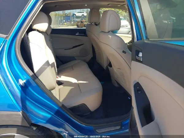 KM8J3CA21JU828917 2018 HYUNDAI TUCSON - Image 8