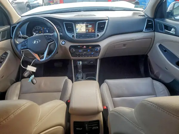 KM8J3CA21JU835303 2018 HYUNDAI TUCSON - Image 8