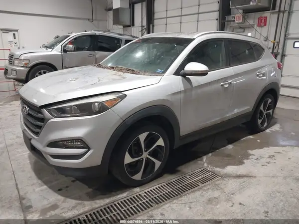 KM8J3CA22GU033108 2016 HYUNDAI TUCSON - Image 2
