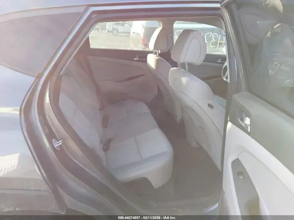 KM8J3CA22GU044061 2016 HYUNDAI TUCSON - Image 8