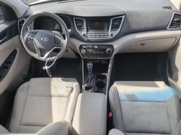 KM8J3CA22GU062205 2016 HYUNDAI TUCSON - Image 8
