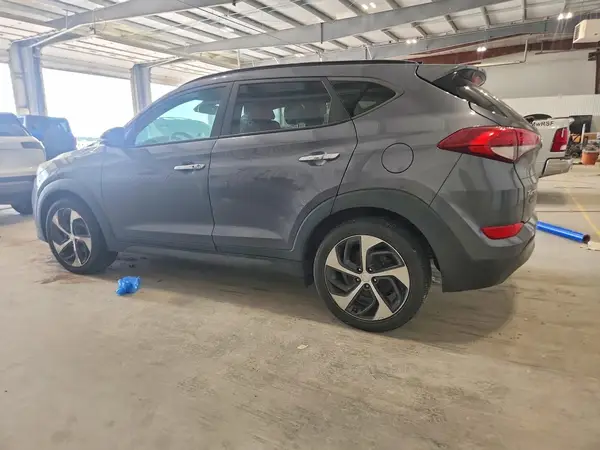 KM8J3CA22GU094975 2016 HYUNDAI TUCSON - Image 2