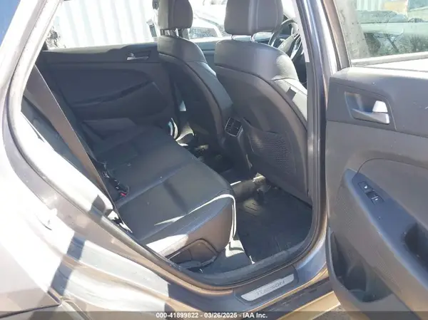KM8J3CA22GU110401 2016 HYUNDAI TUCSON - Image 8