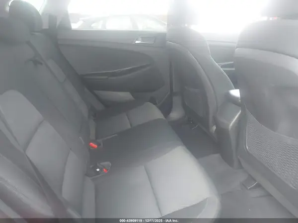 KM8J3CA22GU120197 2016 HYUNDAI TUCSON - Image 8