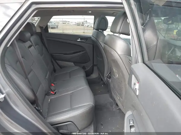 KM8J3CA22GU211647 2016 HYUNDAI TUCSON - Image 8