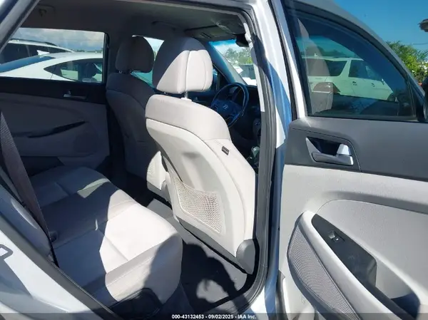 KM8J3CA22GU240405 2016 HYUNDAI TUCSON - Image 8