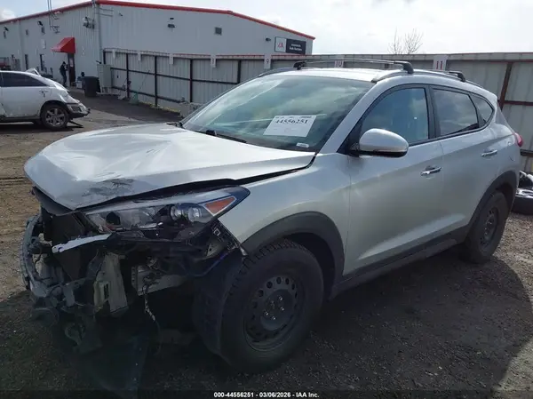 KM8J3CA22GU240419 2016 HYUNDAI TUCSON - Image 2